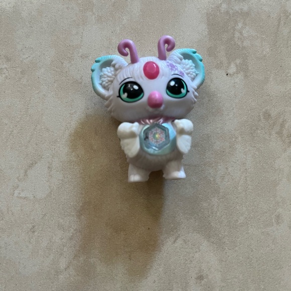 Magic Mixies Purple and White Small Pet Figures - Picture 5 of 9